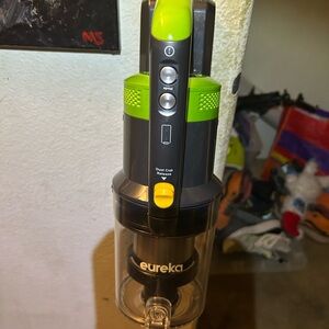 Eureka Elevate Cordless Vacuum Cleaner - Green and Black